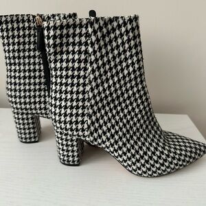 J crew Stylish Black and White Houndstooth Ankle Boots size 7 1/2